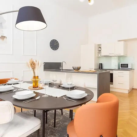 Stru House By Prague Days - Luxurious Apartments Next To National Theatre Exterior photo